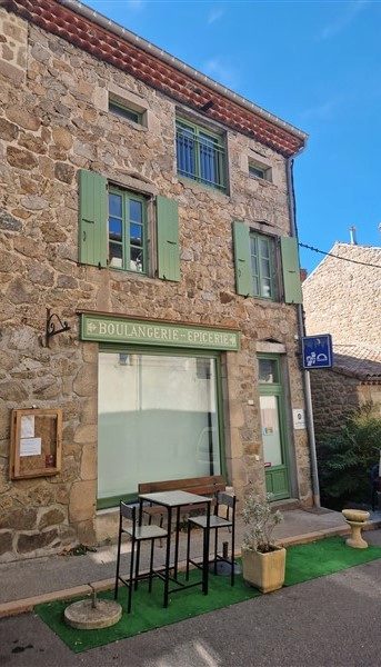Vends boulangerie en ardèche verte logement neuf prix sacrifié cause santé