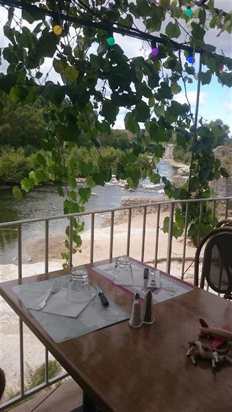Vente Bar glacier restaurant Sud Ardèche avec magnifique terrasse