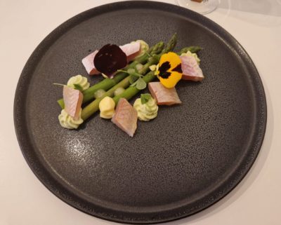 restaurant du midi à gérer en couple dans un des plus villages de France